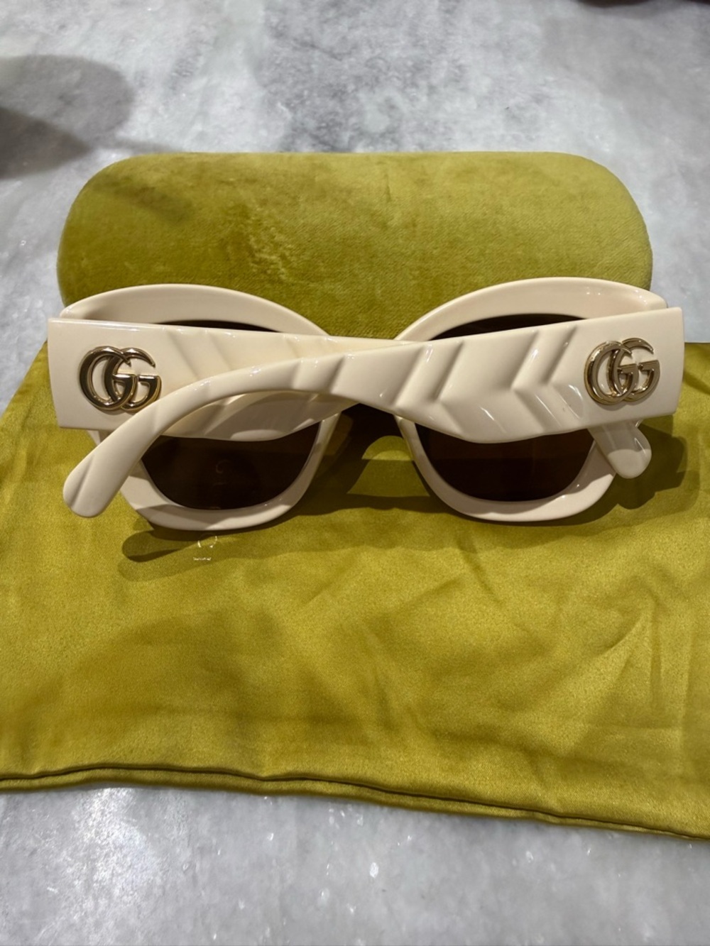 Gucci Sunglasses GG0808S 53 MM Cat Eye Cream White - Picture 3 of 7